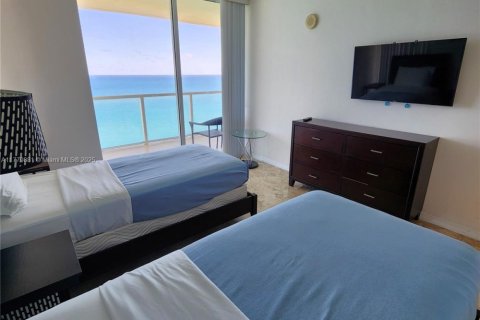 Condo in Sunny Isles Beach, Florida, 2 bedrooms  № 1714857 - photo 16