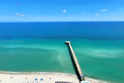 Condo in Sunny Isles Beach, Florida, 2 bedrooms  № 1714857 - photo 25