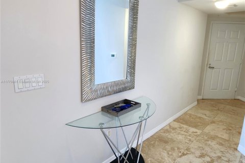 Condo in Sunny Isles Beach, Florida, 2 bedrooms  № 1714857 - photo 3