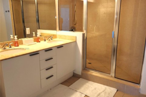 Condo in Sunny Isles Beach, Florida, 2 bedrooms  № 1714857 - photo 13