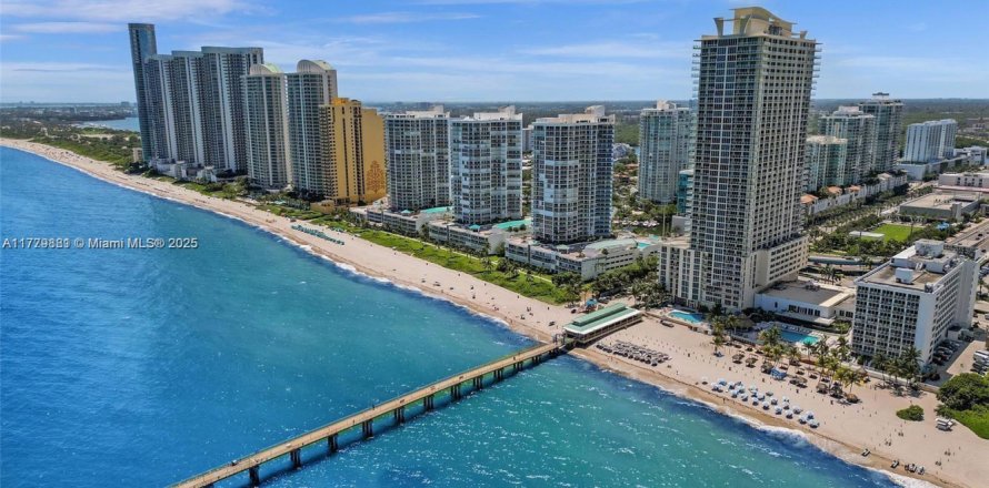 Condo in Sunny Isles Beach, Florida, 2 bedrooms  № 1714857