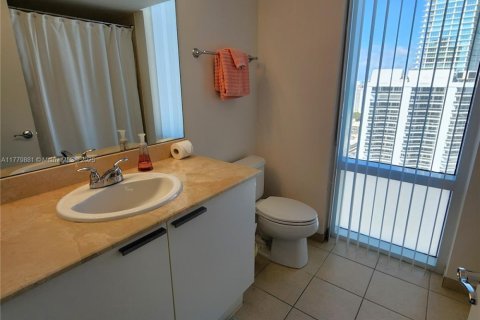 Condo in Sunny Isles Beach, Florida, 2 bedrooms  № 1714857 - photo 17