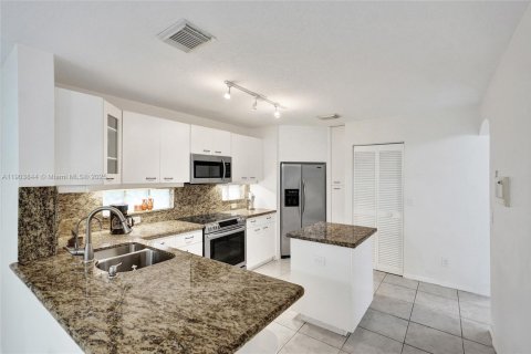 Купить виллу или дом в Холливуд, Флорида 3 спальни, 192.21м2, № 1956046 - фото 15