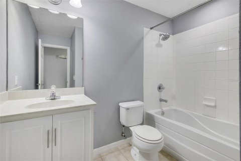 Touwnhouse à vendre à Kissimmee, Floride: 3 chambres, 126.53 m2 № 2351600 - photo 20