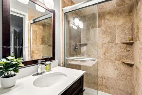 House in West Palm Beach, Florida 4 bedrooms, 103.31 sq.m. № 2074933 - photo 11