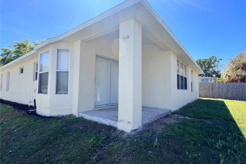House in Seffner, Florida 3 bedrooms, 144.28 sq.m. № 1591663 - photo 13