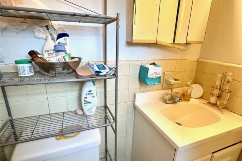 Casa en venta en Miami Gardens, Florida, 4 dormitorios, 192.68 m2 № 1999946 - foto 21