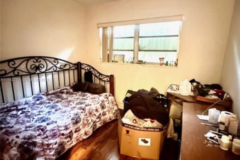 Casa en venta en Miami Gardens, Florida, 4 dormitorios, 192.68 m2 № 1999946 - foto 16