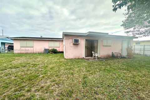 Casa en venta en Miami Gardens, Florida, 4 dormitorios, 192.68 m2 № 1999946 - foto 7