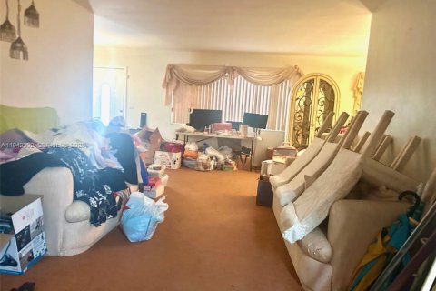 Casa en venta en Miami Gardens, Florida, 4 dormitorios, 192.68 m2 № 1999946 - foto 13