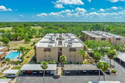 Condo in Sarasota, Florida, 2 bedrooms  № 1649425 - photo 1