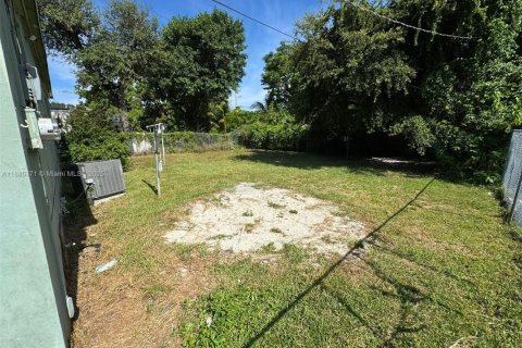 House in Miami, Florida 3 bedrooms, 108.51 sq.m. № 1841065 - photo 17