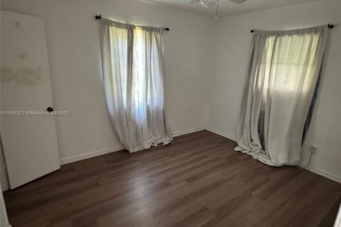 House in Miami, Florida 3 bedrooms, 108.51 sq.m. № 1841065 - photo 6