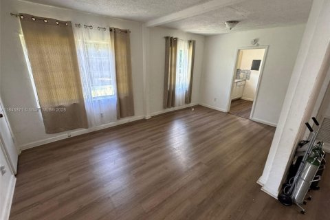 House in Miami, Florida 3 bedrooms, 108.51 sq.m. № 1841065 - photo 7