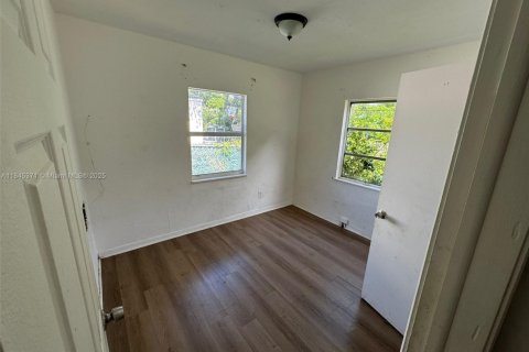 House in Miami, Florida 3 bedrooms, 108.51 sq.m. № 1841065 - photo 4