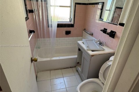 House in Miami, Florida 3 bedrooms, 108.51 sq.m. № 1841065 - photo 5