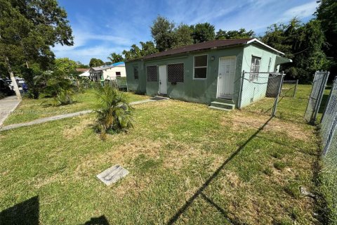 House in Miami, Florida 3 bedrooms, 108.51 sq.m. № 1841065 - photo 15