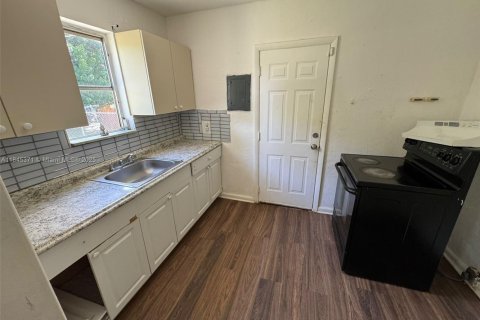 House in Miami, Florida 3 bedrooms, 108.51 sq.m. № 1841065 - photo 2