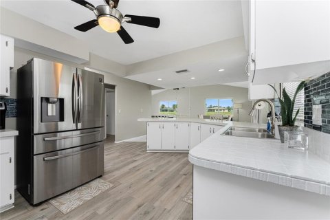 Casa en venta en Rotonda, Florida, 2 dormitorios, 191.56 m2 № 2093892 - foto 9