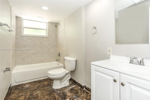 Casa en alquiler en Oakland Park, Florida, 3 dormitorios, 113.06 m2 № 1891570 - foto 5