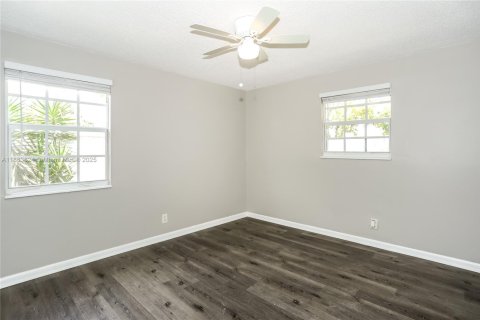 Casa en alquiler en Oakland Park, Florida, 3 dormitorios, 113.06 m2 № 1891570 - foto 16