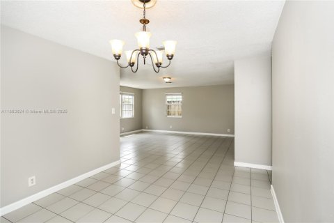 Casa en alquiler en Oakland Park, Florida, 3 dormitorios, 113.06 m2 № 1891570 - foto 12