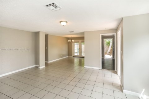 Casa en alquiler en Oakland Park, Florida, 3 dormitorios, 113.06 m2 № 1891570 - foto 10