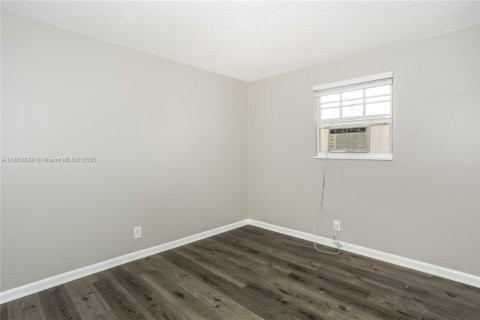 Casa en alquiler en Oakland Park, Florida, 3 dormitorios, 113.06 m2 № 1891570 - foto 3