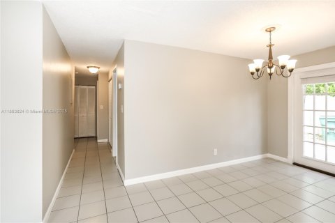 Casa en alquiler en Oakland Park, Florida, 3 dormitorios, 113.06 m2 № 1891570 - foto 13