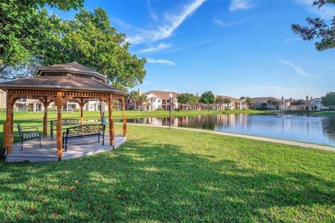 Condo in North Lauderdale, Florida, 2 bedrooms  № 2001058 - photo 18