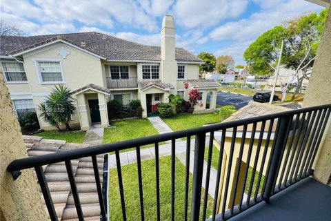 Condo in North Lauderdale, Florida, 2 bedrooms  № 2001058 - photo 5
