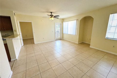 Condo in North Lauderdale, Florida, 2 bedrooms  № 2001058 - photo 6