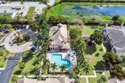 Condo in North Lauderdale, Florida, 2 bedrooms  № 2001058 - photo 16