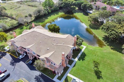 Condo in North Lauderdale, Florida, 2 bedrooms  № 2001058 - photo 20