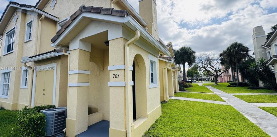 Condo in North Lauderdale, Florida, 2 bedrooms  № 2001058