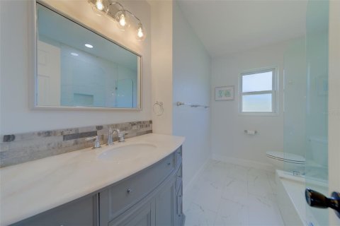 House in Saint Petersburg, Florida 3 bedrooms, 119.57 sq.m. № 1905532 - photo 28