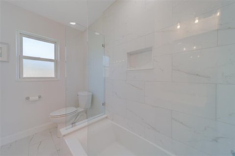 House in Saint Petersburg, Florida 3 bedrooms, 119.57 sq.m. № 1905532 - photo 30