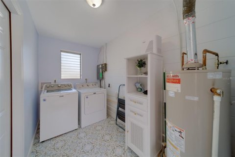 House in Saint Petersburg, Florida 3 bedrooms, 119.57 sq.m. № 1905532 - photo 19