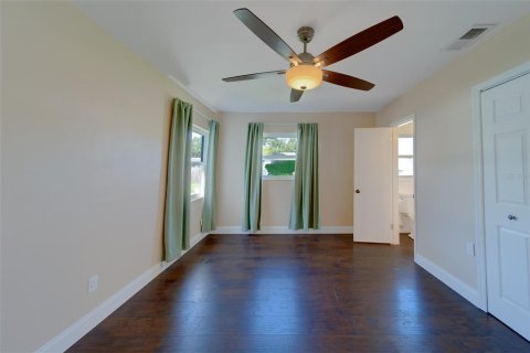 House in Saint Petersburg, Florida 3 bedrooms, 119.57 sq.m. № 1905532 - photo 20