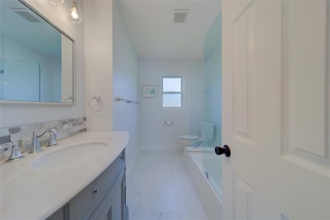 House in Saint Petersburg, Florida 3 bedrooms, 119.57 sq.m. № 1905532 - photo 27