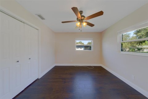 House in Saint Petersburg, Florida 3 bedrooms, 119.57 sq.m. № 1905532 - photo 25