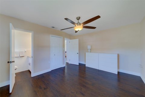 House in Saint Petersburg, Florida 3 bedrooms, 119.57 sq.m. № 1905532 - photo 22
