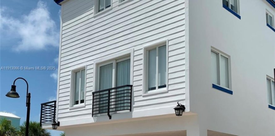 Casa en Key Largo, Florida 3 dormitorios, 167.6 m2 № 2013768