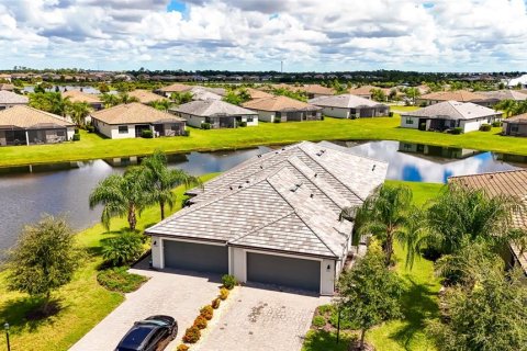 House in LORRAINE LAKES in Bradenton, Florida 2 bedrooms, 144.65 sq.m. № 2356088