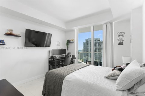 Condo in Miami, Florida, 2 bedrooms № 2242374 - photo 15