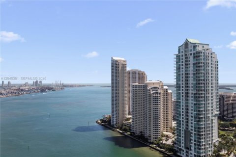 Condo in Miami, Florida, 2 bedrooms № 2242374 - photo 4