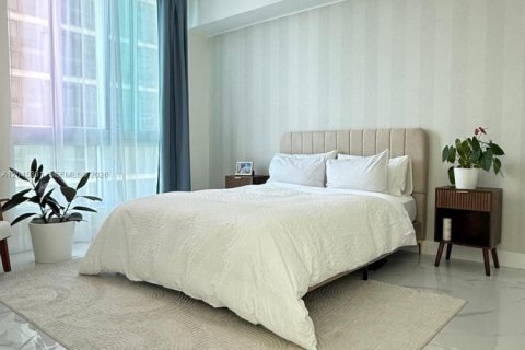 Condo in Miami, Florida, 2 bedrooms № 2242374 - photo 12