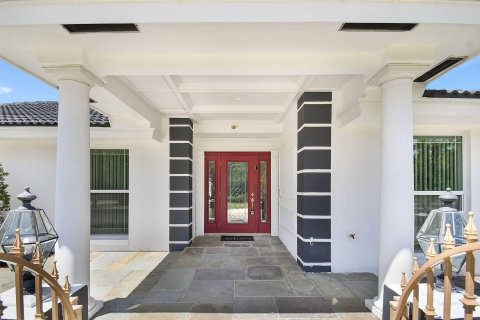 House in Wellington, Florida 5 bedrooms, 315.87 sq.m. № 2176987 - photo 4