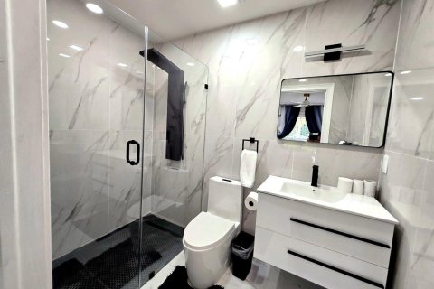 House in Wellington, Florida 5 bedrooms, 315.87 sq.m. № 2176987 - photo 14