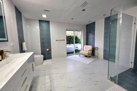 House in Wellington, Florida 5 bedrooms, 315.87 sq.m. № 2176987 - photo 9